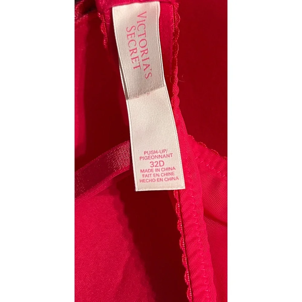 Victoria's Secret Eyelet Push-Up Pigeonnant Bra Hot Pink‎ Embroidered Lace 32D